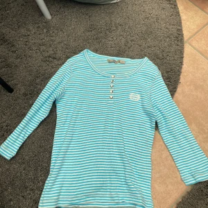 Blå randig tröja 134 / 140 - Från Lindex 