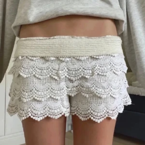 Spets shorts - Snygga spetsshorts❤️fint skick och super söta i sommar❤️(priset är diskuterbart)