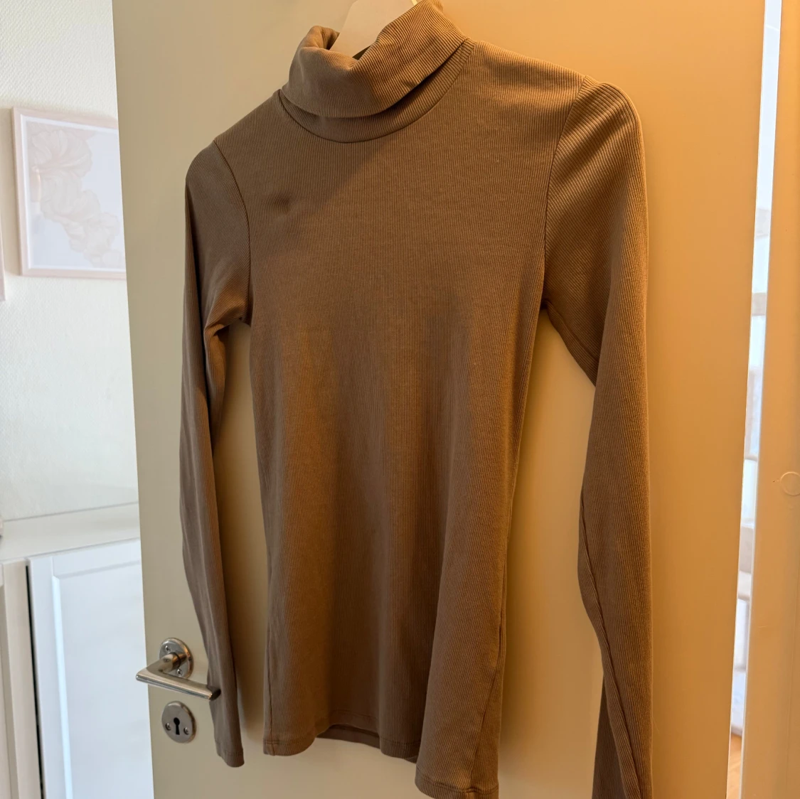 Beige ribbad polotröja från JJXX - 1