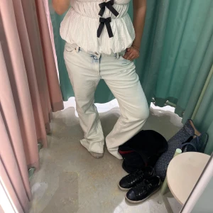 Vita low waist jeans  - Jättesnygga oanvända nya jeans från monki.
