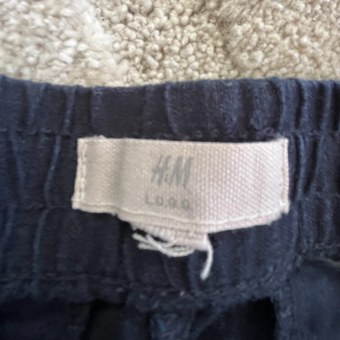 Mörkblå linneshorts från H&M - 2