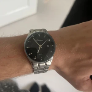 Dianpai automatisk klocka - Säljer nu en av mina favorit klockor. Säljes pga köpt in för många klockor, bland annat en Seiko som kostade runt 5000kr... Använd men i väldigt bra skick. Tagit hand om den väl!