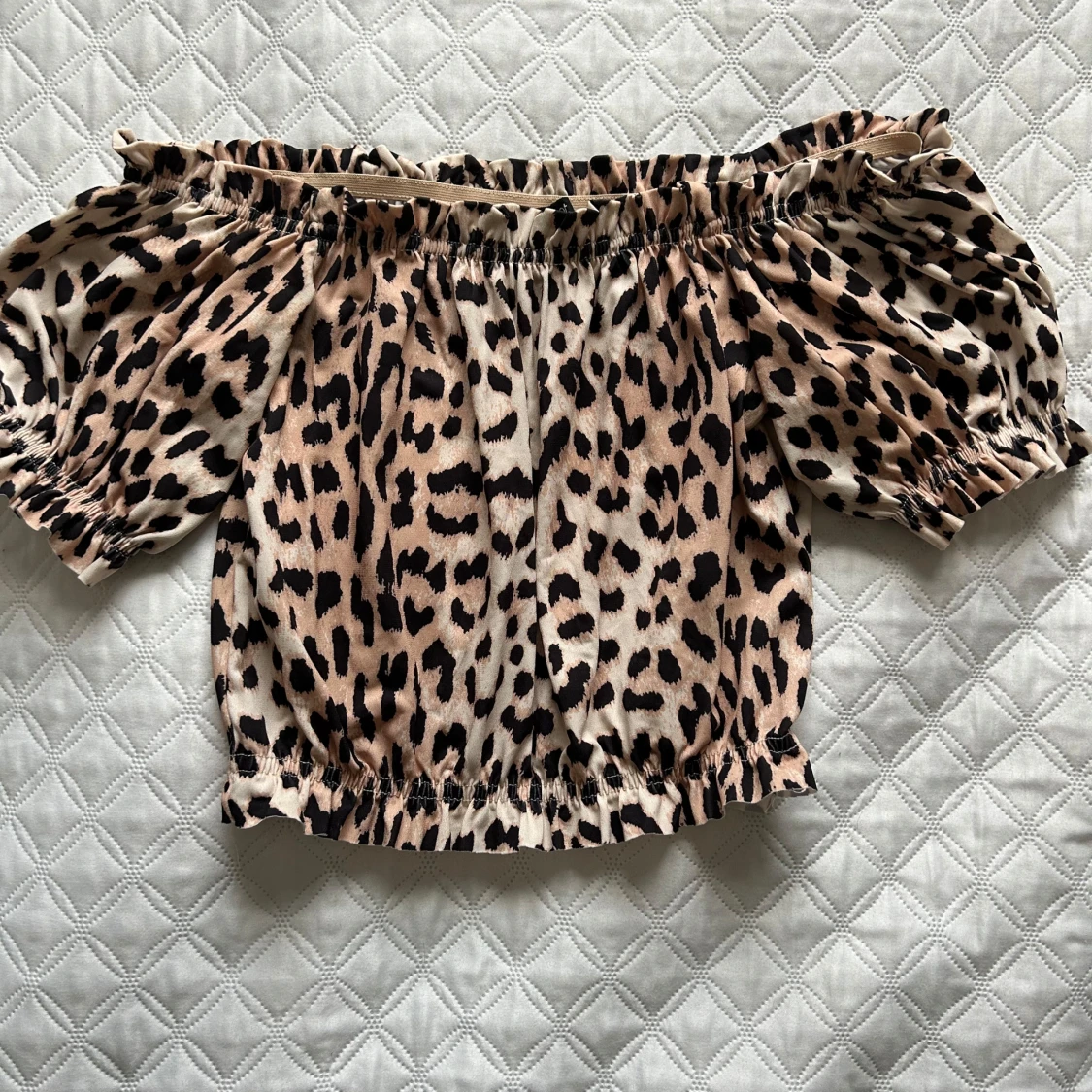 Leopardmönstrad offshoulder-top
