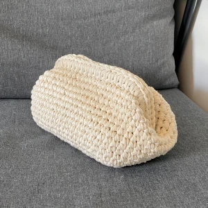 Vit clutch - Vit clutch med innertyg till Jovana