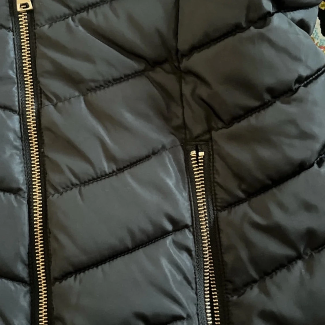 Svart pufferjacka med fuskpäls från KappAhl - 4