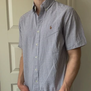 Ralph Lauren skjorta - Skick 10/10 ||  Nyskick || Modellen är 180, 72 kg || Kom med frågor! Storlek ”M men rekommenderar för L”  