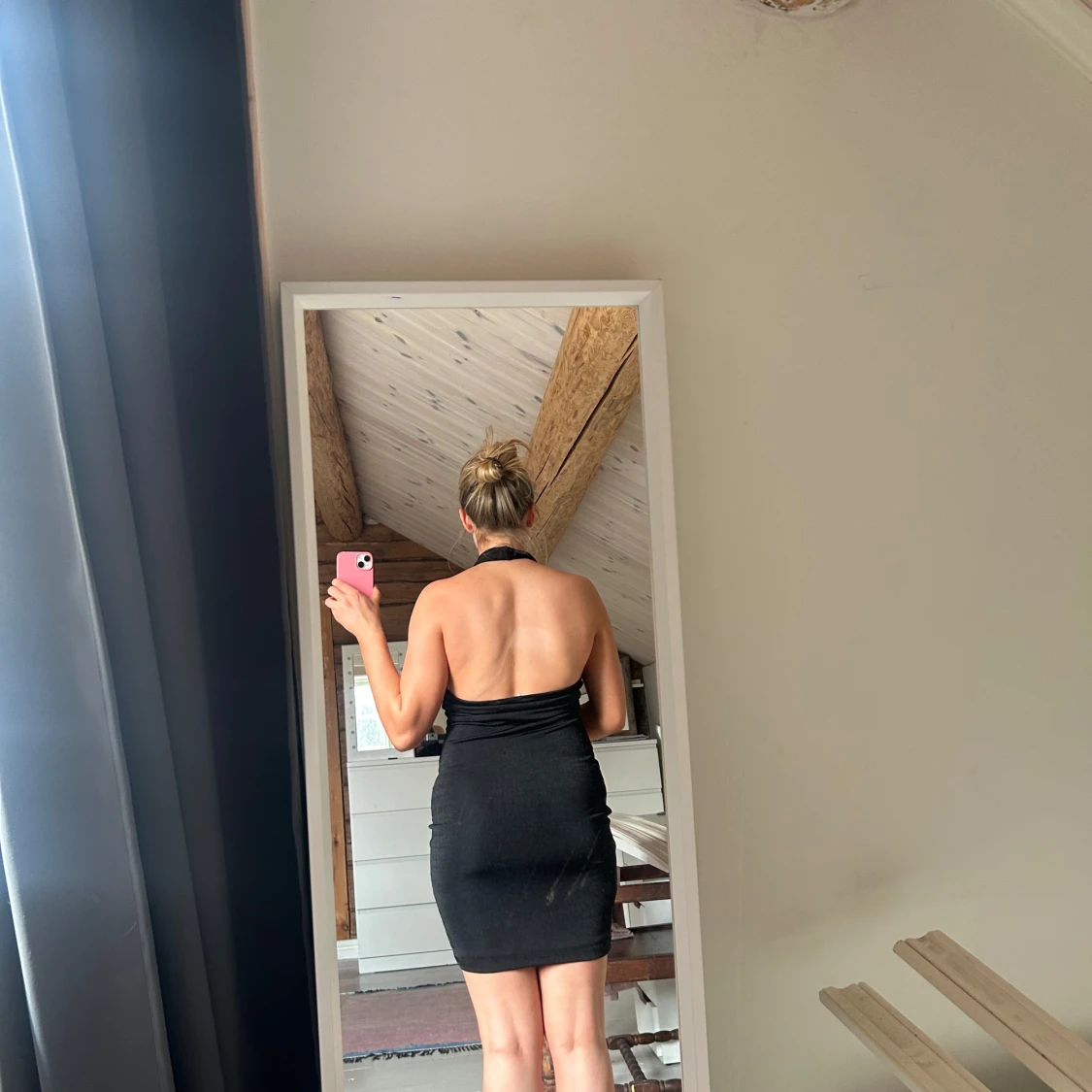 Svart halterneck klänning - 3