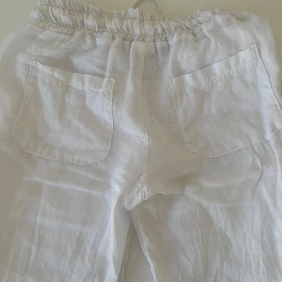 Vita linnebyxor från NA-KD - 2