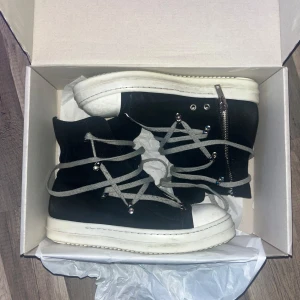 Rick Owens DRKSHDW HEXA KVITTO FINNS - Skriv för mera info ENDASR SERIÖSA KÖPARE