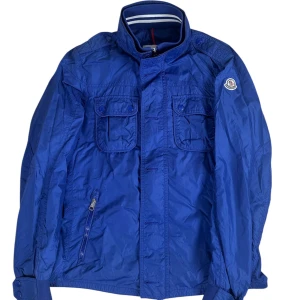 Moncler  - Moncler Field jacket. Storlek 3. Fint skick. Pris 1990 kr finns att köpa på Fashionels.com