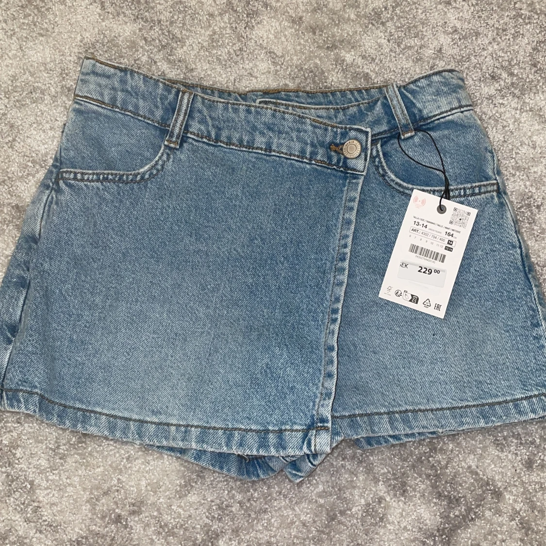  jeansshorts/jeanskjol från Zara