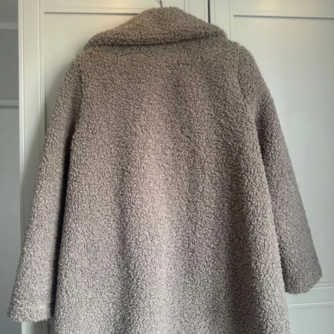 Beige teddyjacka från Zara - 2