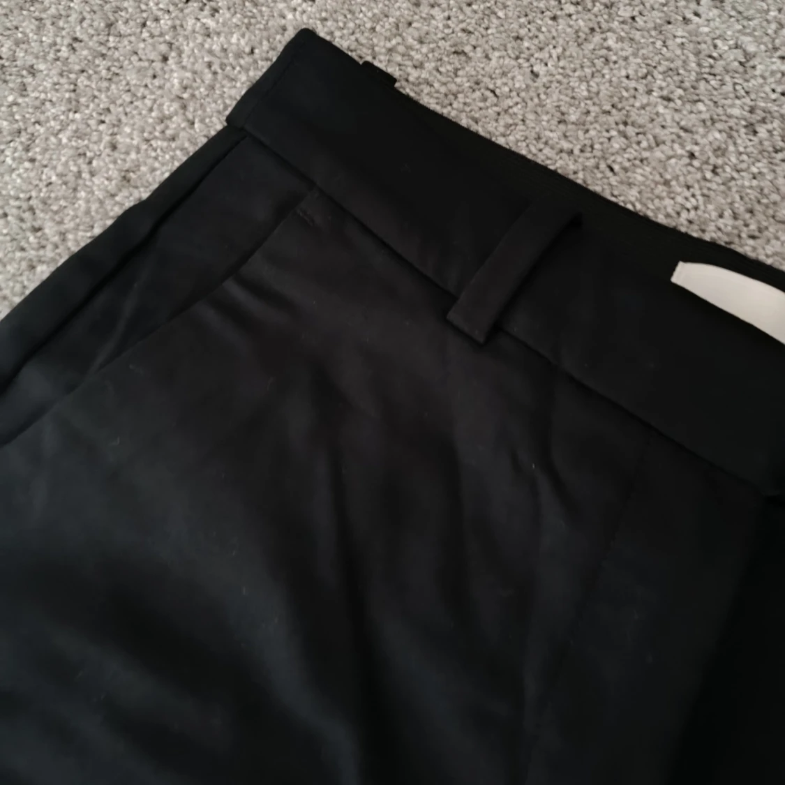 Svarta kostymbyxor från H&M - 1
