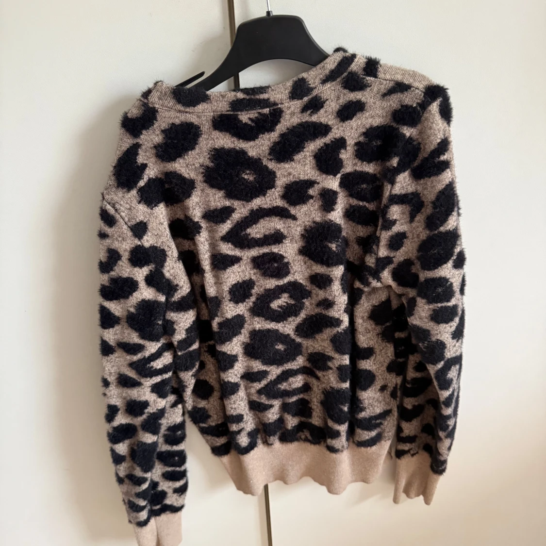 Leopardmönstrad stickad tröja från Dilvin - 2