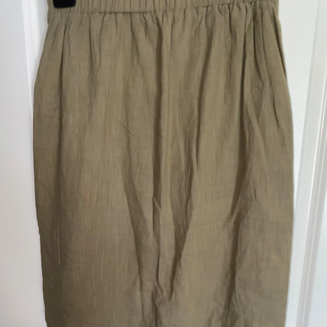 Olivgrön croppad topp med matchande kjol  - 4