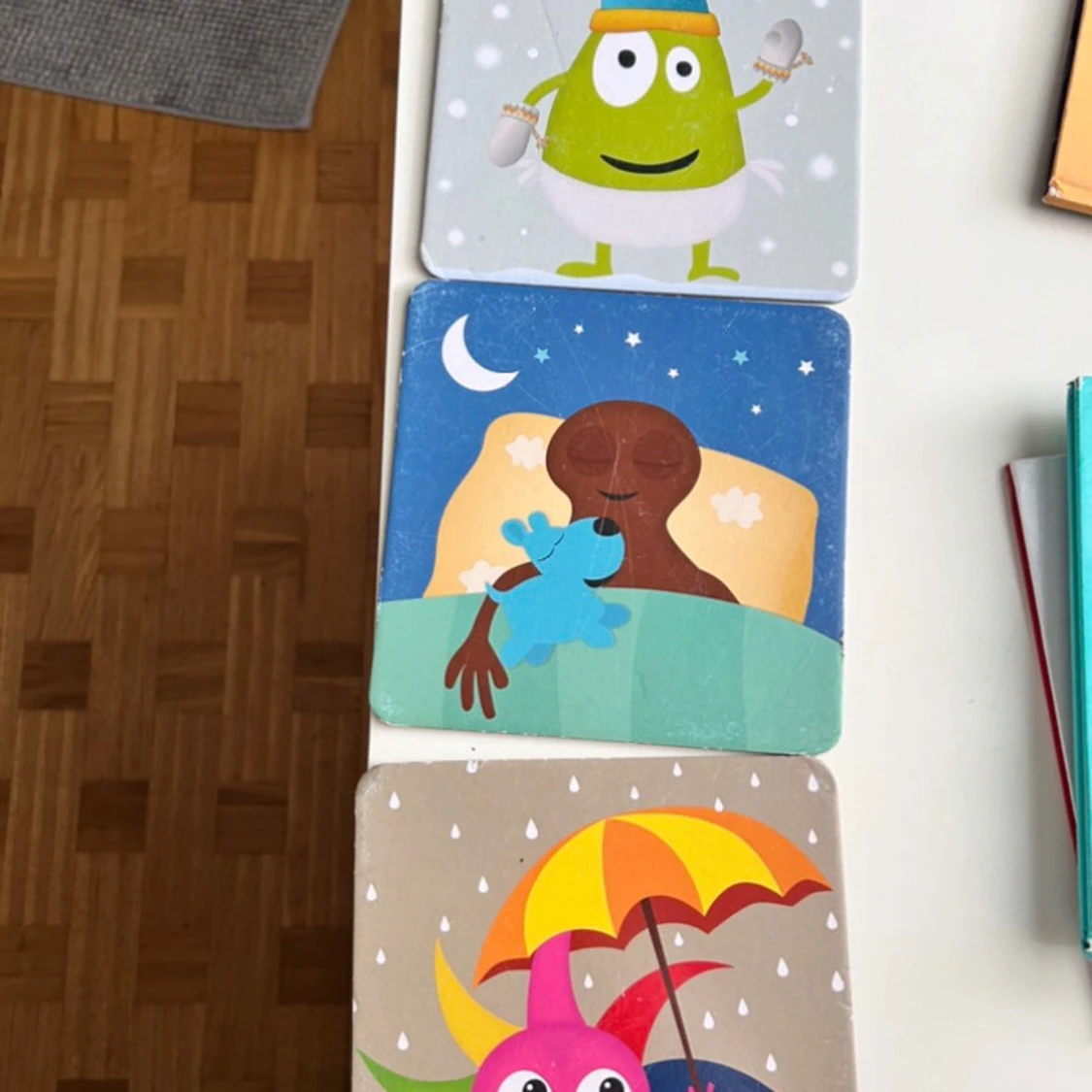 Okänd titel (barnbok med färgglada figurer)