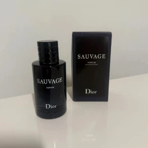 Dior Sauvage EDT 100ml - Säljer denna Dior parfym har haft i 2 månader finns unge fär 90-95ml kvar i flaskan 