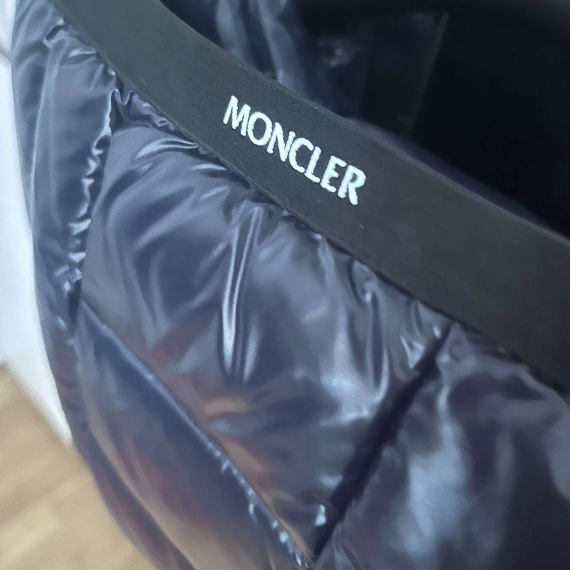 Mörkblå dunväst från Moncler - 1