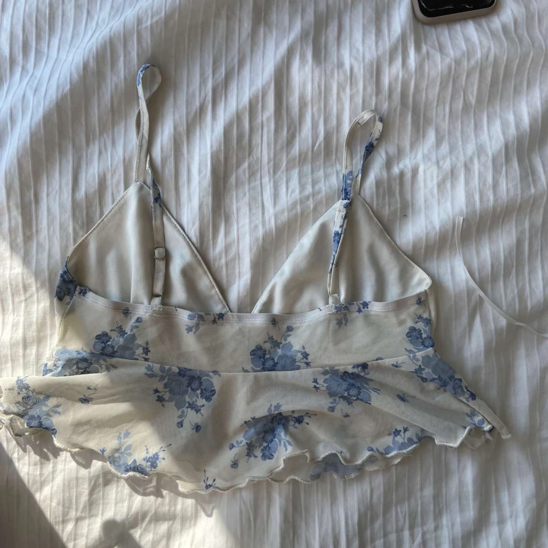 Blommig volang-linnetopp i blått och vitt - 1