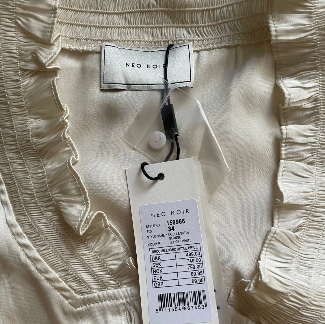 Offwhite blus i satin från Neo Noir - 2