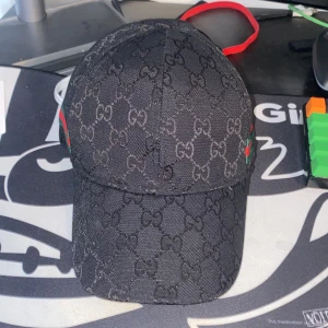 Svart keps  - Snygg svart keps 