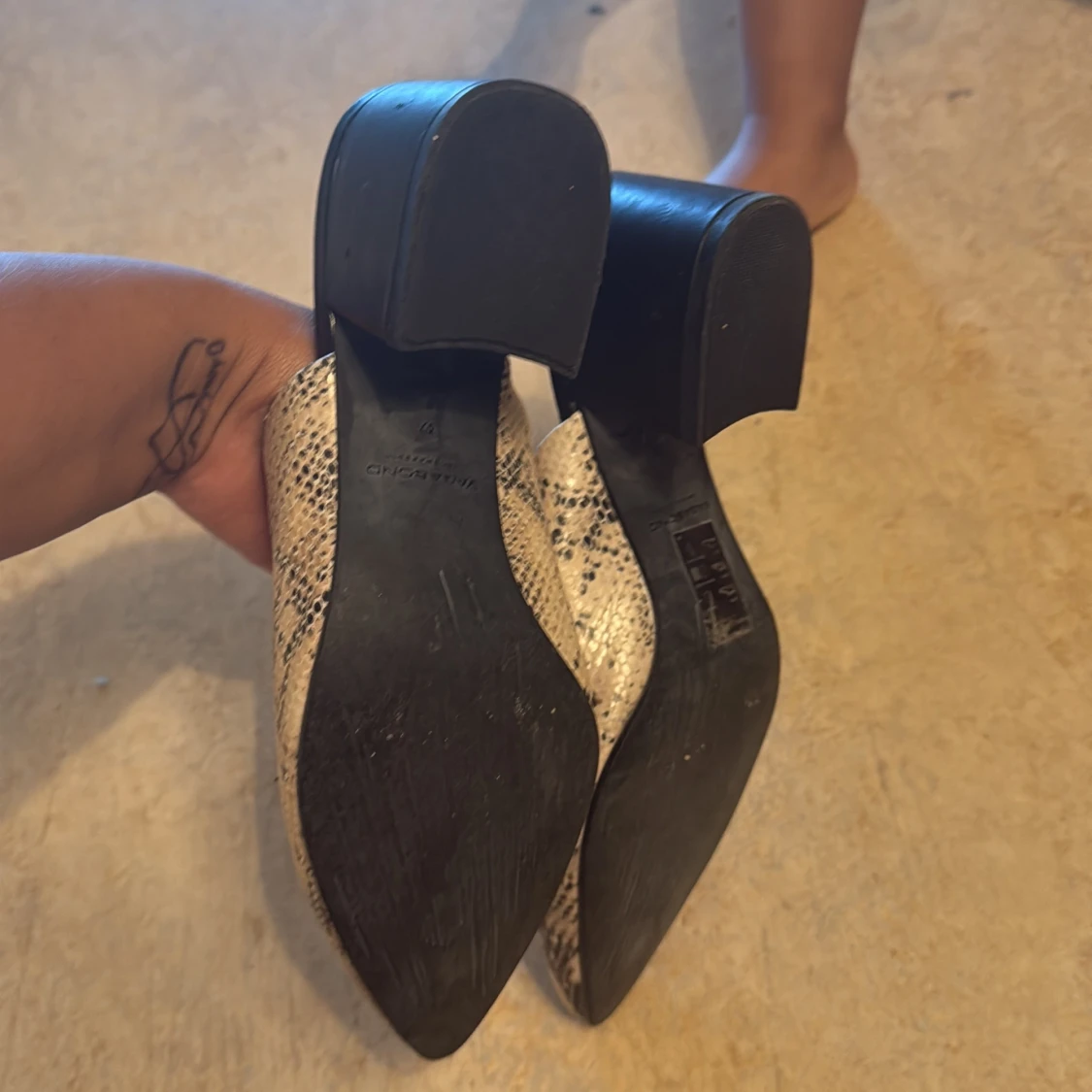 Ormskinnsmönstrade Vagabond mules - 3