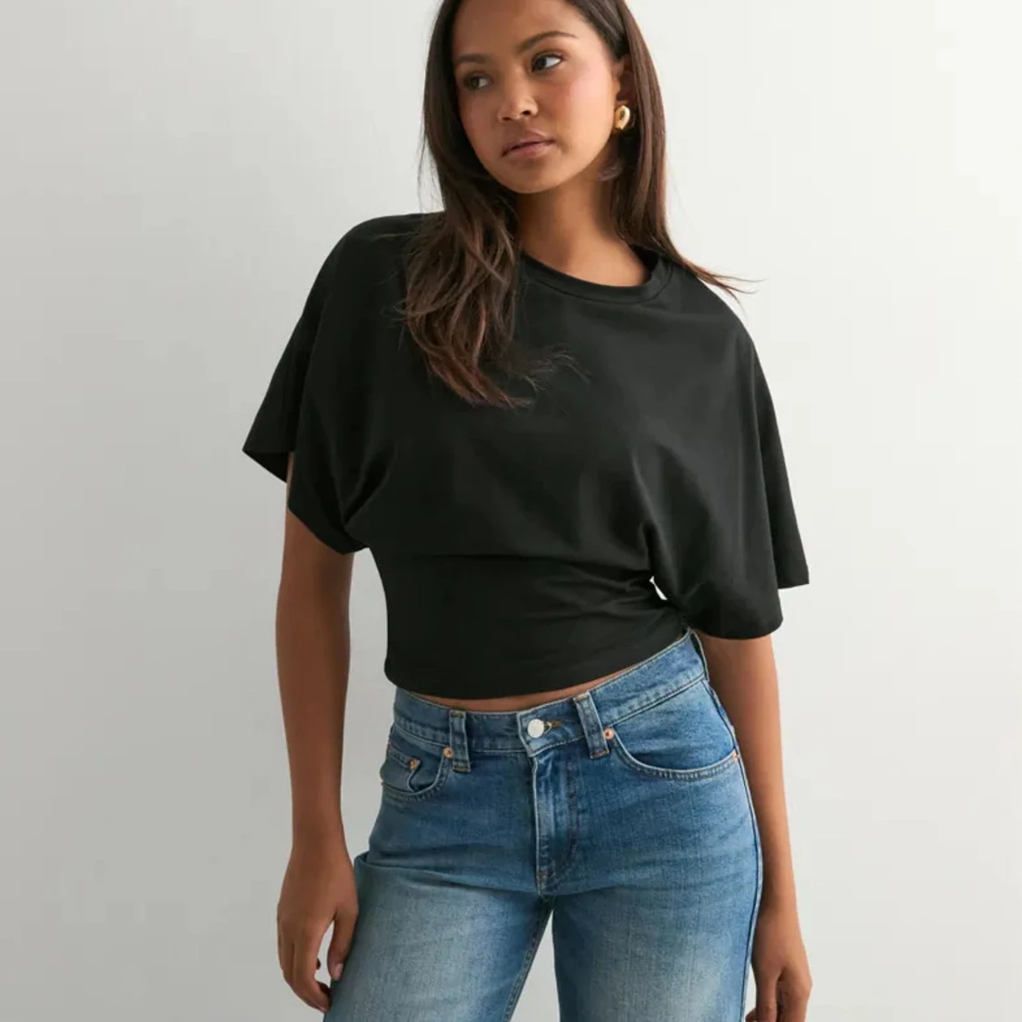 Svart croppad topp med vida ärmar - 1