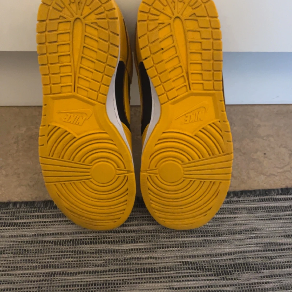 Nike Dunk Low Goldenrod svart/gul sneakers - 2