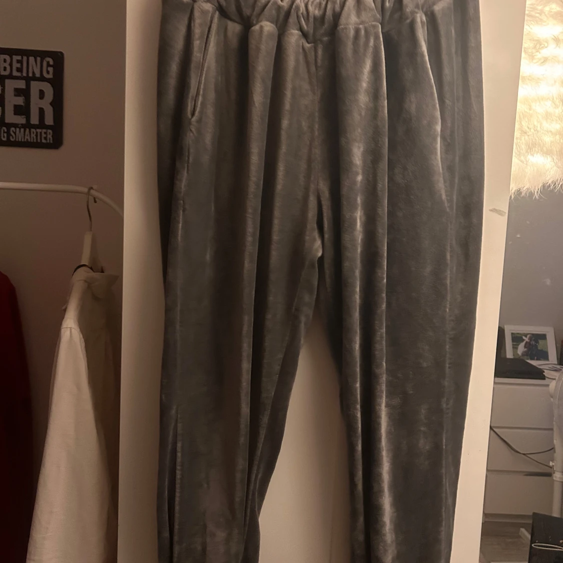 Grå mjukisbyxor från Boohoo - 1