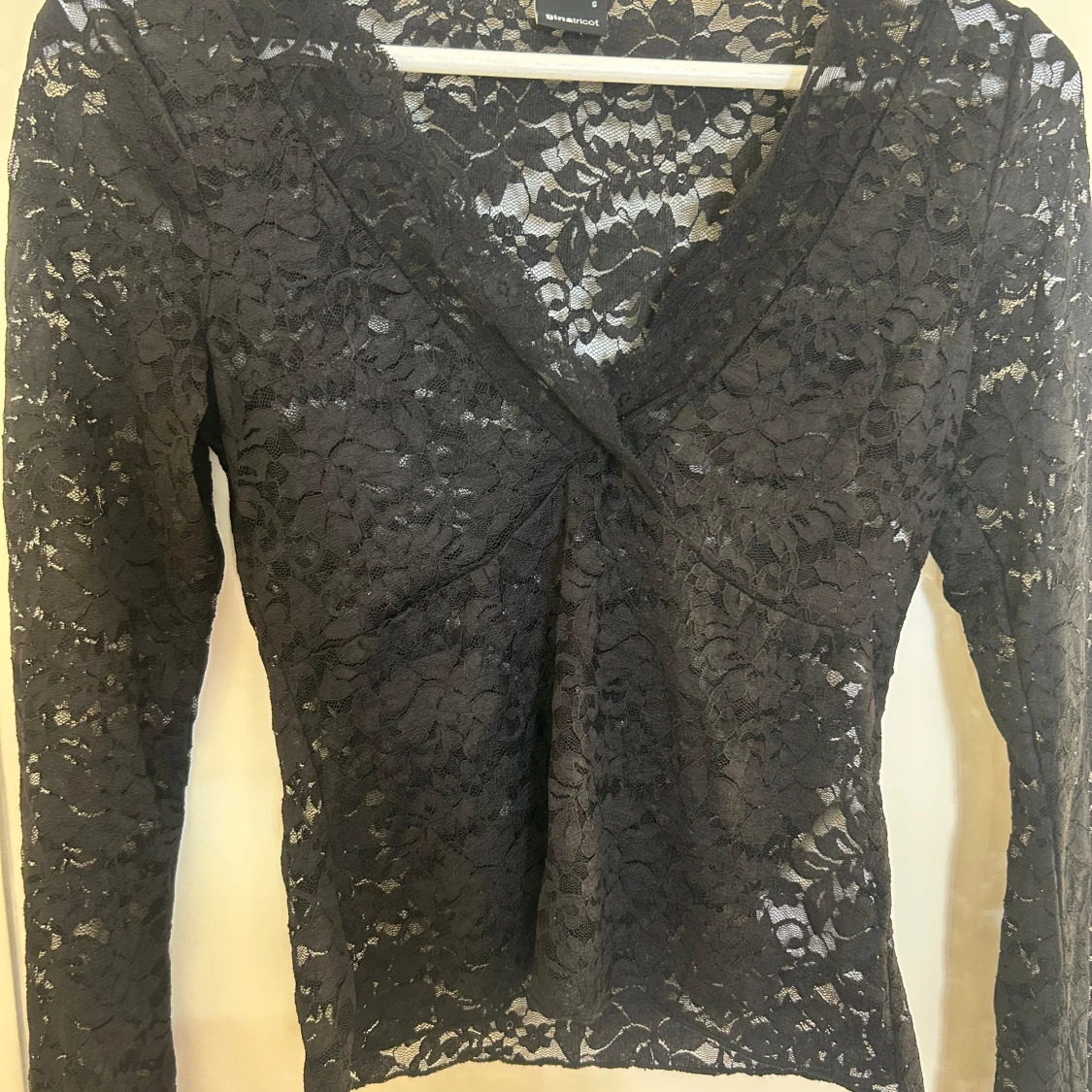 Svart spetsblus från Gina tricot - 1