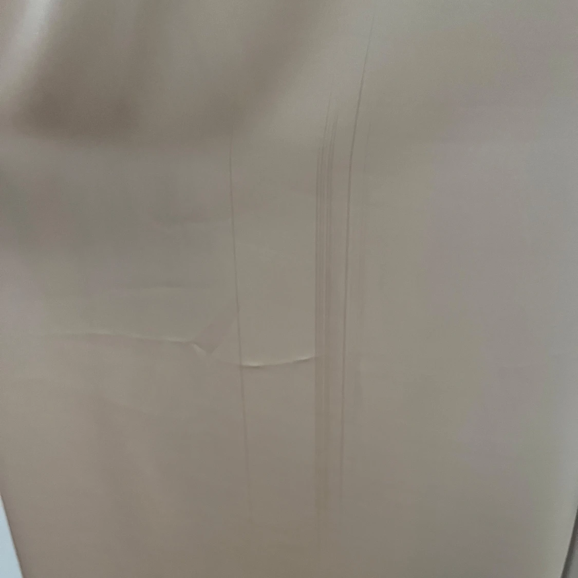 Champagnefärgad långklänning i satin - 4