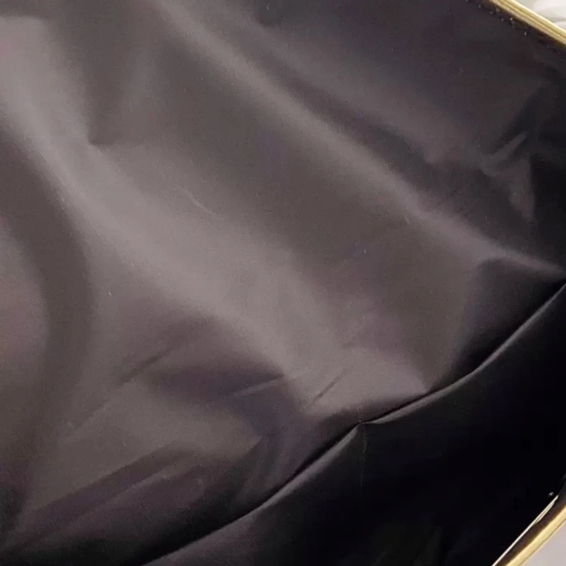 Leopardmönstrad kuvertväska med gulddetaljer - 3