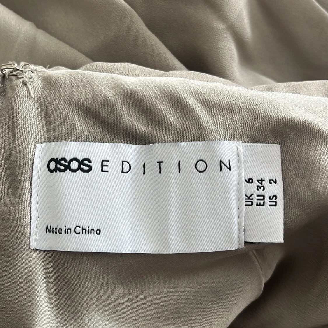 Ljusgrön satin långklänning med halterneck - 4