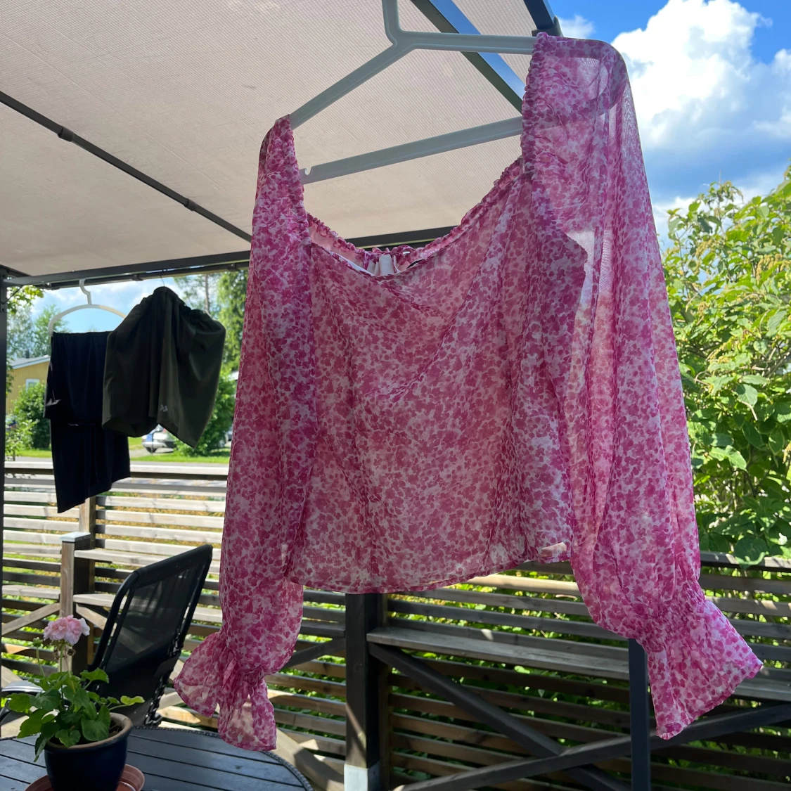 Rosa blommig blus från NA-KD - 3