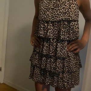 Leopard klänning  - Helt ny med prislapp 