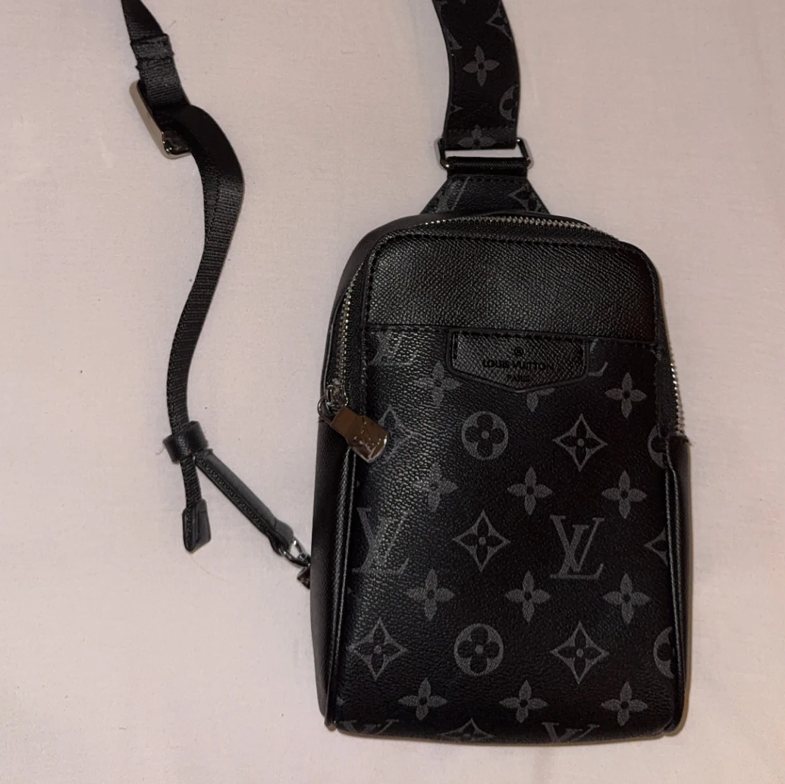 Luis vyutton svart axelväska i skinn