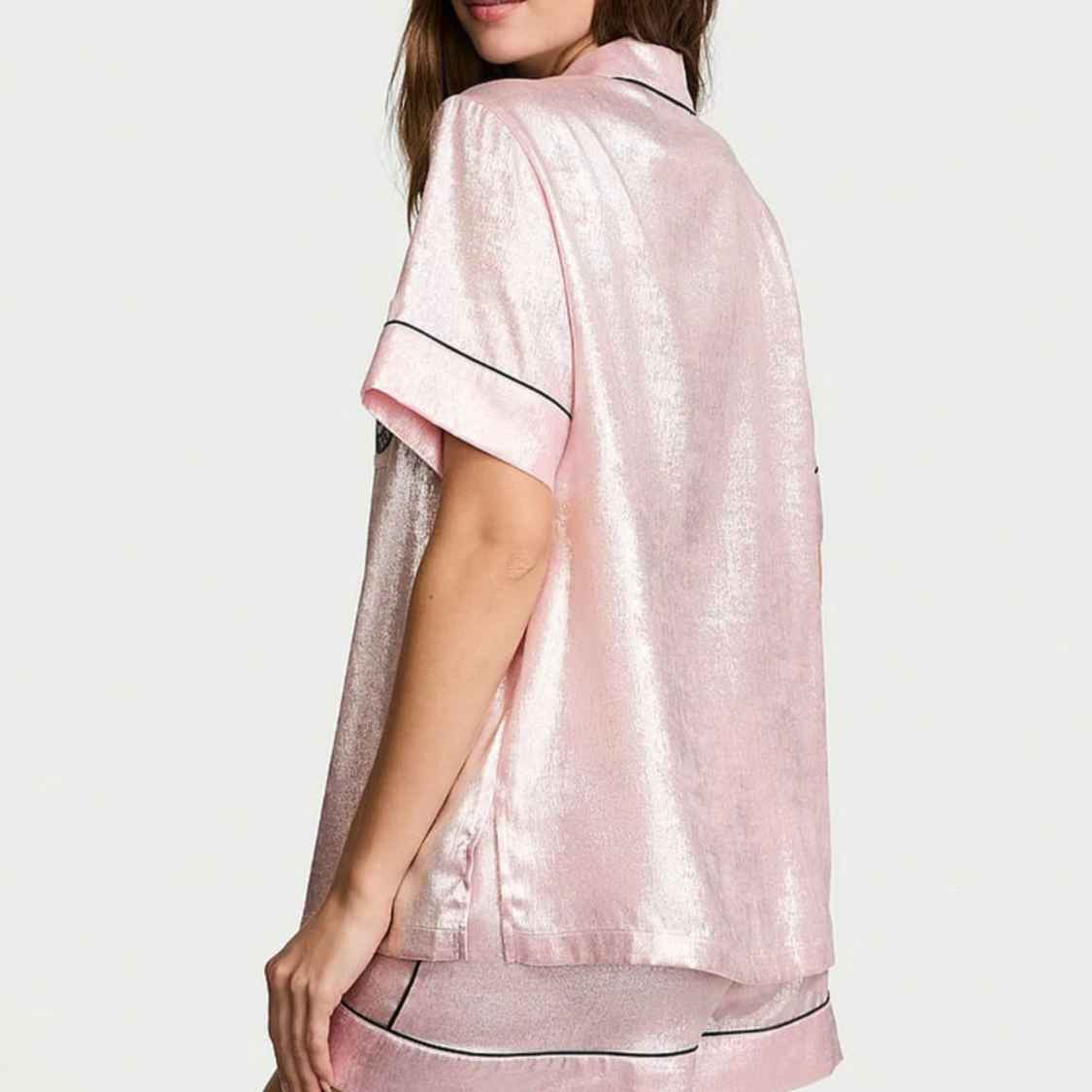 Glittriga rosa pyjamasshorts med snörning ifrån Victoria secret  - 1