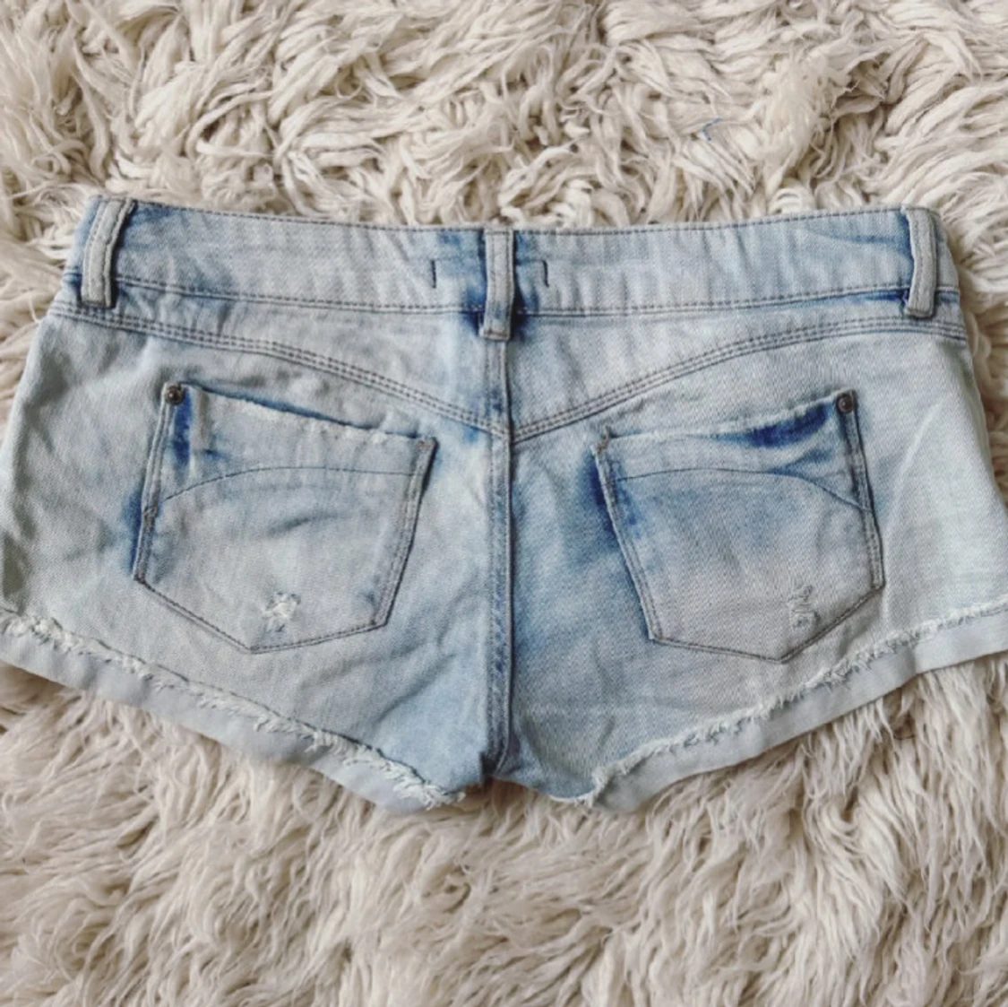 Ljusblå super lowrise jeansshorts  - 1