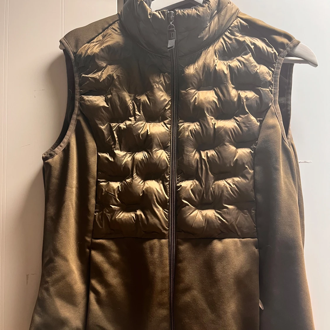 Brun dunväst med quiltad front