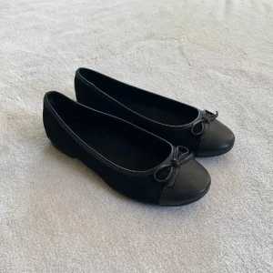 Ballerinaskor - Ballerinaskor med rosett fram