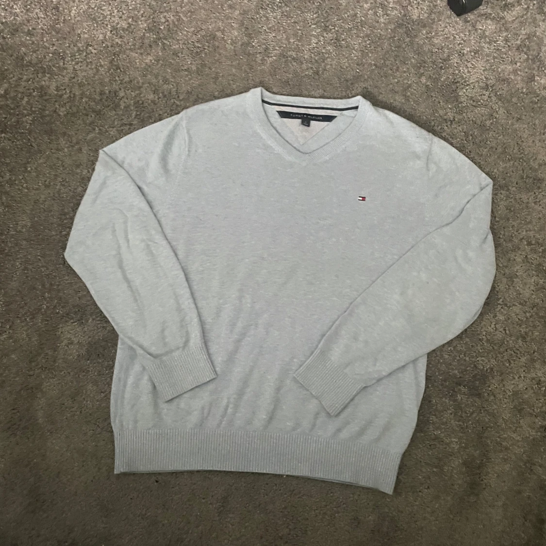 Ljusblå v-ringad tröja Tommy Hilfiger