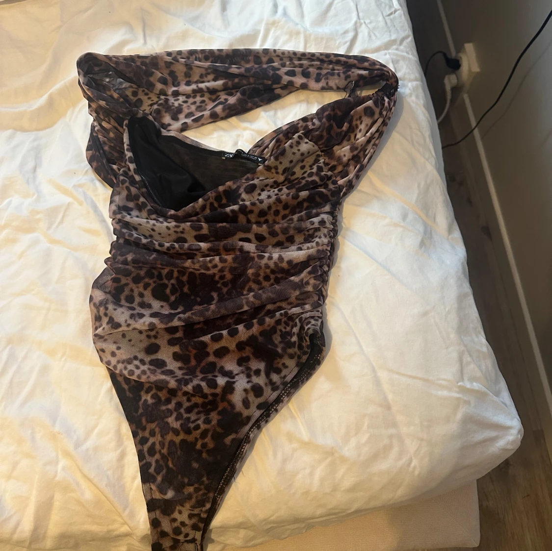 Leopardmönstrad body med omlott - 1