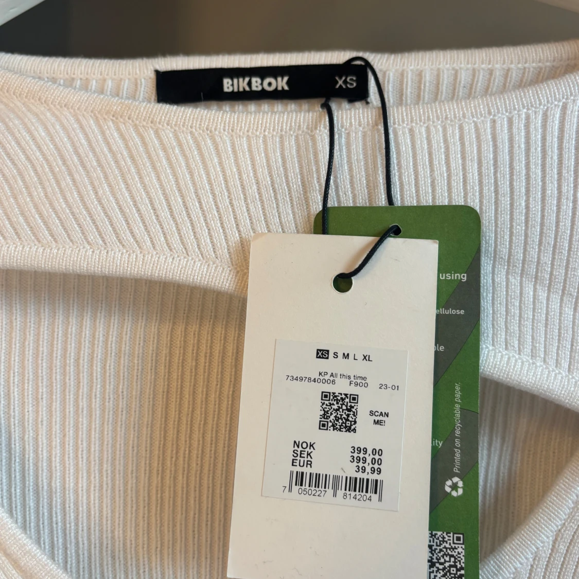 Vit ribbad långärmad topp BikBok - 1