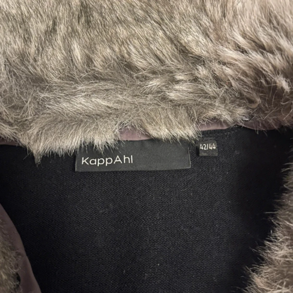 Svart kofta med fuskpäls från KappAhl - 2