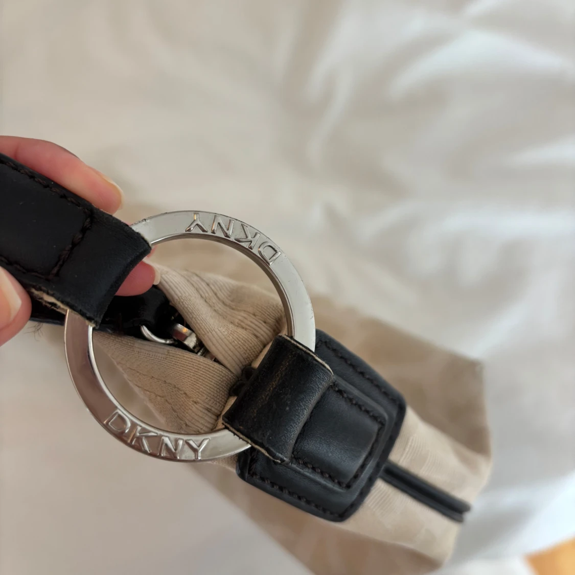 Beige axelväska vintage från DKNY - 1