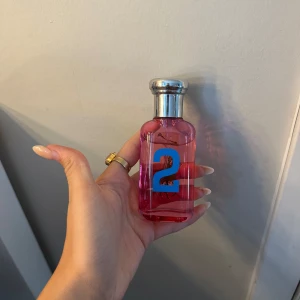 Ralph Lauren parfym - En jätte god parfym från Ralph lauren, knappt använd. Pris kan diskuteras. Vet inte om de är 30 eller 50ml