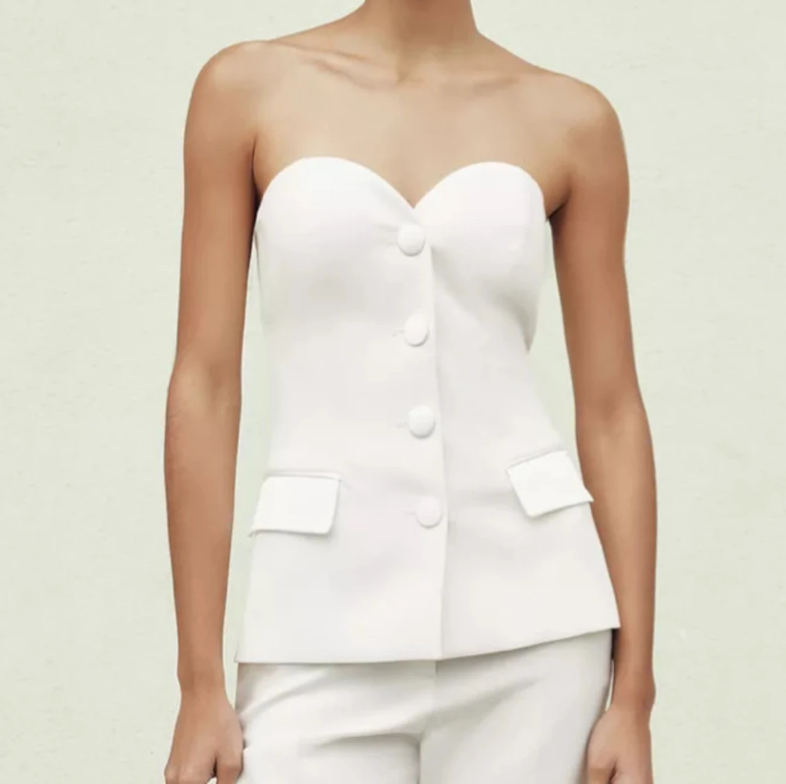 Vit axelbandslös tubtopp med knappar - 1
