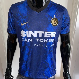 Inter Milan matchtröja storlek XS - Storlek: XS, fin replika, helt ny och oanvänd. Pris: 300:- skickas direkt ink. 24h