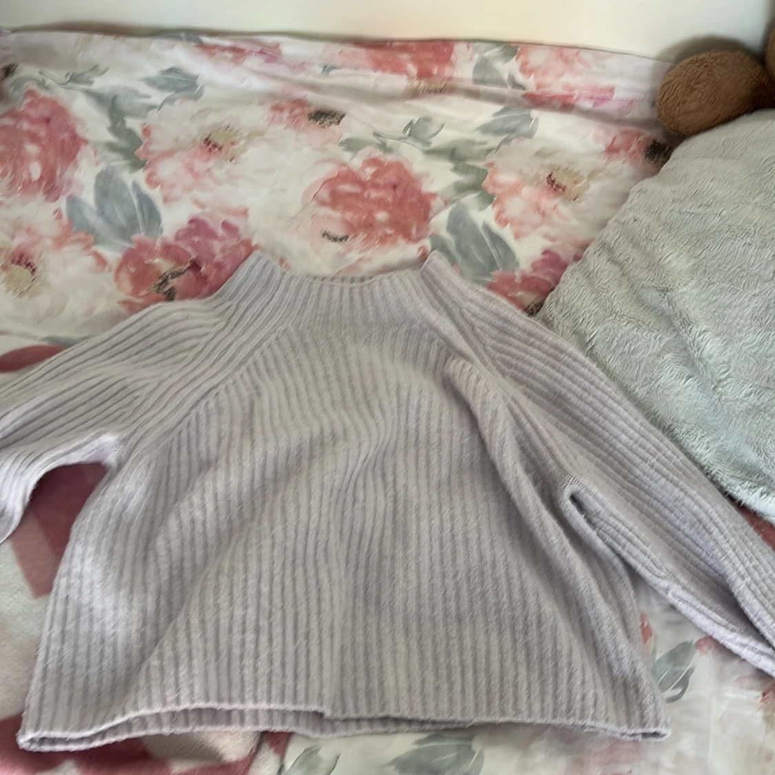 Ljuslila ribbstickad tröja från Monki - 3