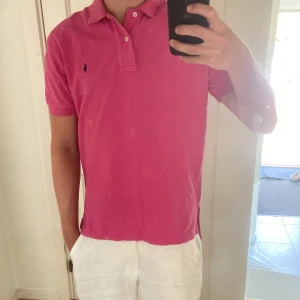 Ralph lauren piké - Tja, säljer denna riktigt snygga pikén som passar perfekt nu till sommaren | Märke: Ralph Lauren | Storlek: S | Skick: 9/10 | Priset är ej fast | Skriv för frågor |